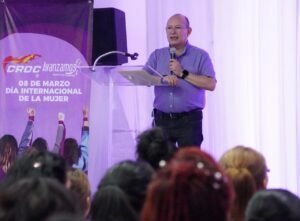 Mario Machuca reconoce a mujeres croquistas en su día.