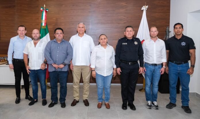 Autoridades se reúnen con hoteleros y empresarios de Tulum en la construcción de la Paz
