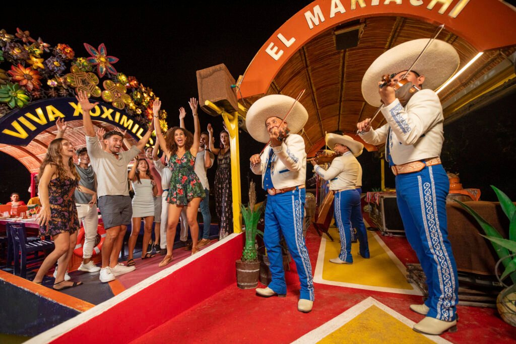 Celebra el amor por México en mayo en Xoximilco por Xcaret
