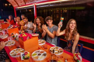 Celebra el amor por México en mayo en Xoximilco por Xcaret