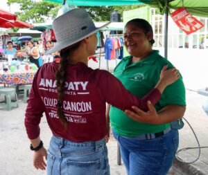 Ana Paty visita el tianguis de la sm 221