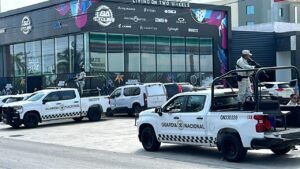 Ejecutan a hombre en estacionamiento de Plaza Península