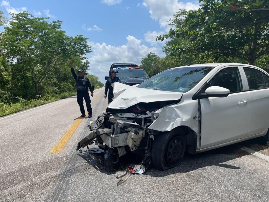Aparatoso accidente carretero en el Leona Vicario-Valladolid Nuevo