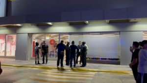 Intento de ejecución la Mall, hombres es baleado por sicarios