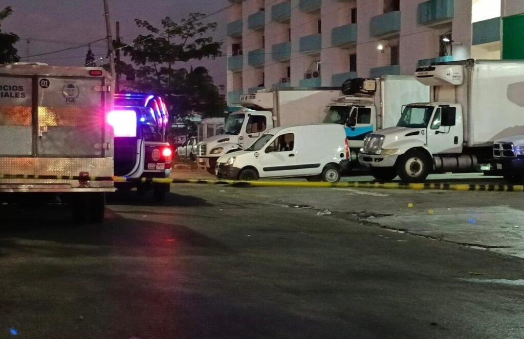 Hombre mata a puñaladas a su compañero de trabajo en una frutería de la R4