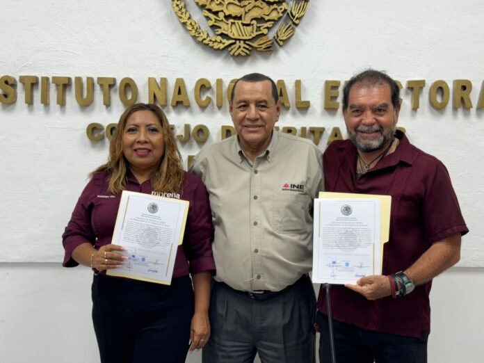 Humberto Aldana recibe acta de mayoria