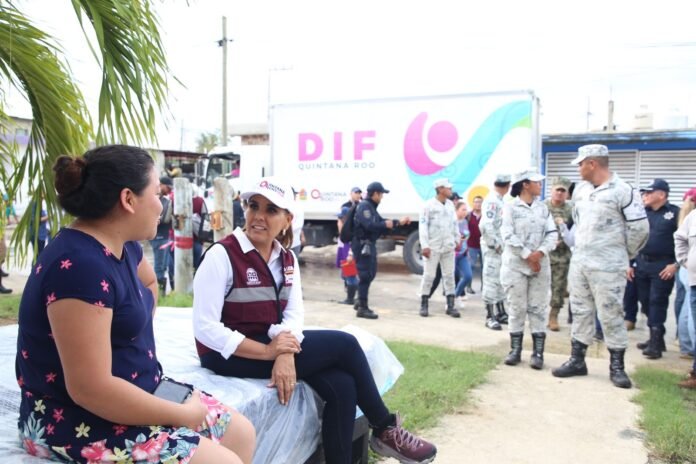 Mara Lezama visito colonias en Chetumal