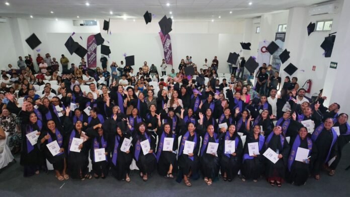 Celebran primera generación de graduadas de Prepa “Mujer es Poder”