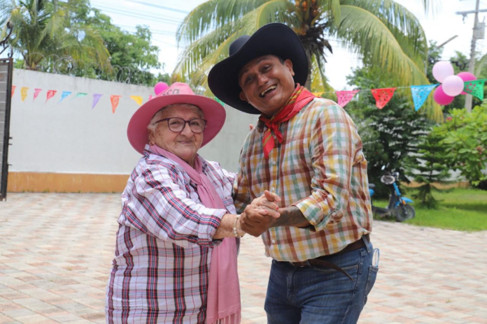 Gobierno de Isla Mujeres trabaja en el bienestar de las personas adultas mayores