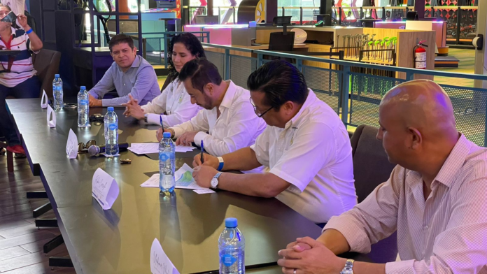 Intrepoli y Taxistas firman convenio para mayor diversión a las familias