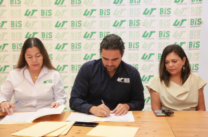 Estudiantes de UT Cancún Bis visitan Canadá