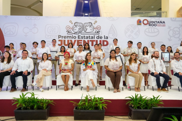 Reconocen e impulsan el talento Quintanarroense a través del Premio Estatal de la Juventud 2024