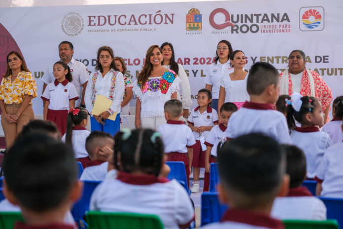 Mara Lezama inaugura el Ciclo Escolar 2024-2025 con entrega de uniformes, útiles y mochilas gratuitos