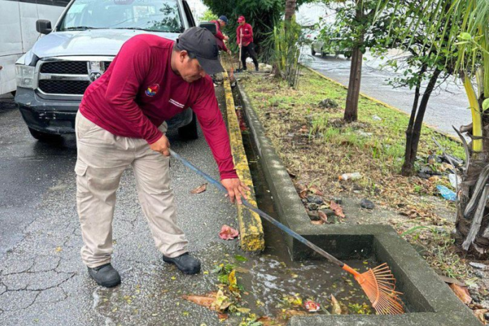 Atienden servicios públicos de Cancún afectaciones por lluvias