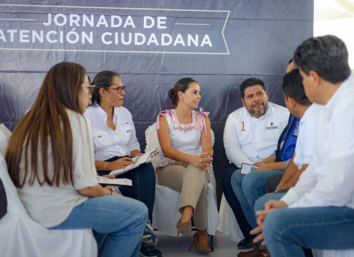 Ana Paty peralta atiende a los Cancunenses
