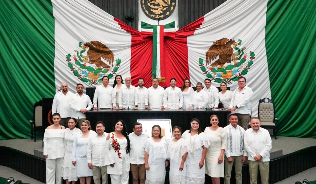 Diputados toman protesta en el Congreso de Quintana Roo