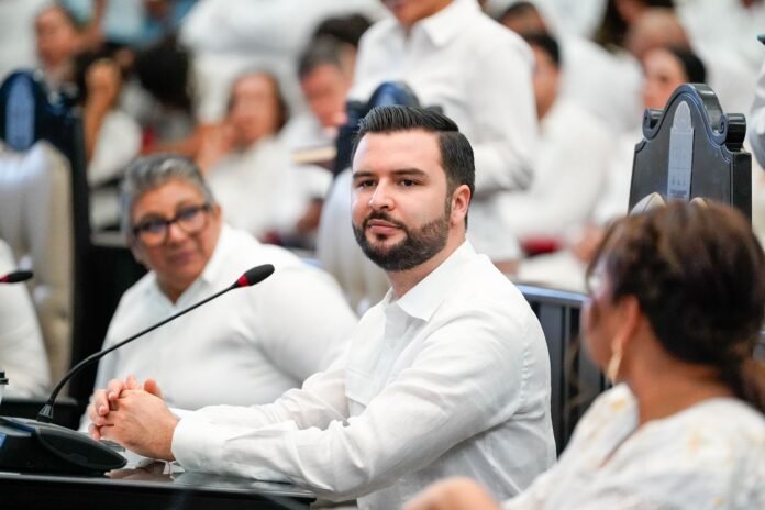 Eric Arcila se compromete a legislar por el presente y futuro de Quintana Roo
