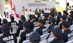 Ana Paty Peralta acude a la graduación de 101 elementos del curso “Formación Inicial para Policía de Proximidad”